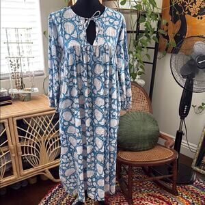 The Canyon Los Angeles Blue & White Batik Floral Babydoll Empire Midi Maxi Dress